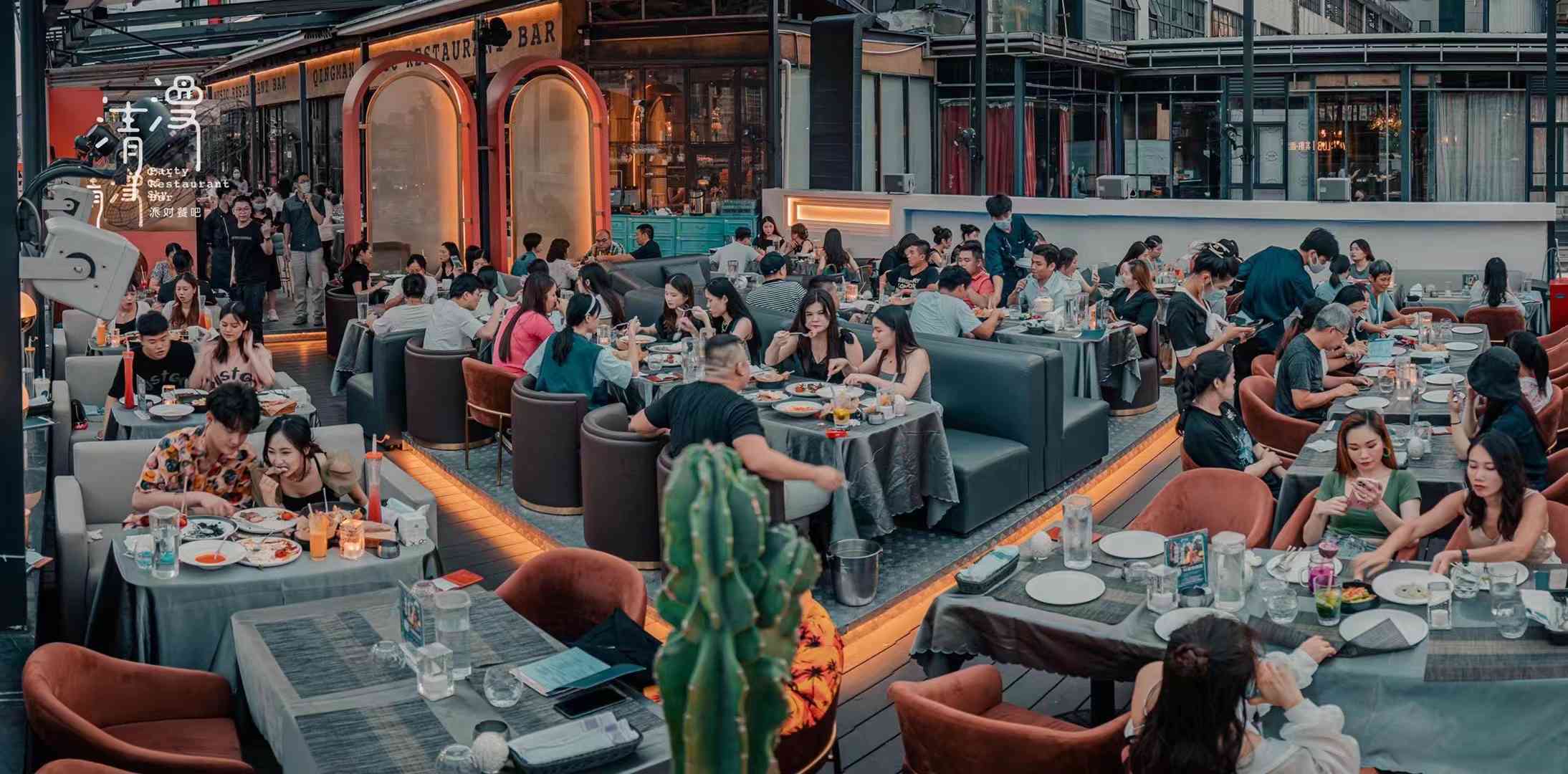 從化1200㎡美式簡(jiǎn)約風(fēng)格餐飲店鋪裝修，廣州壹零柒無(wú)需花費(fèi)供應(yīng)效果圖與討論方案