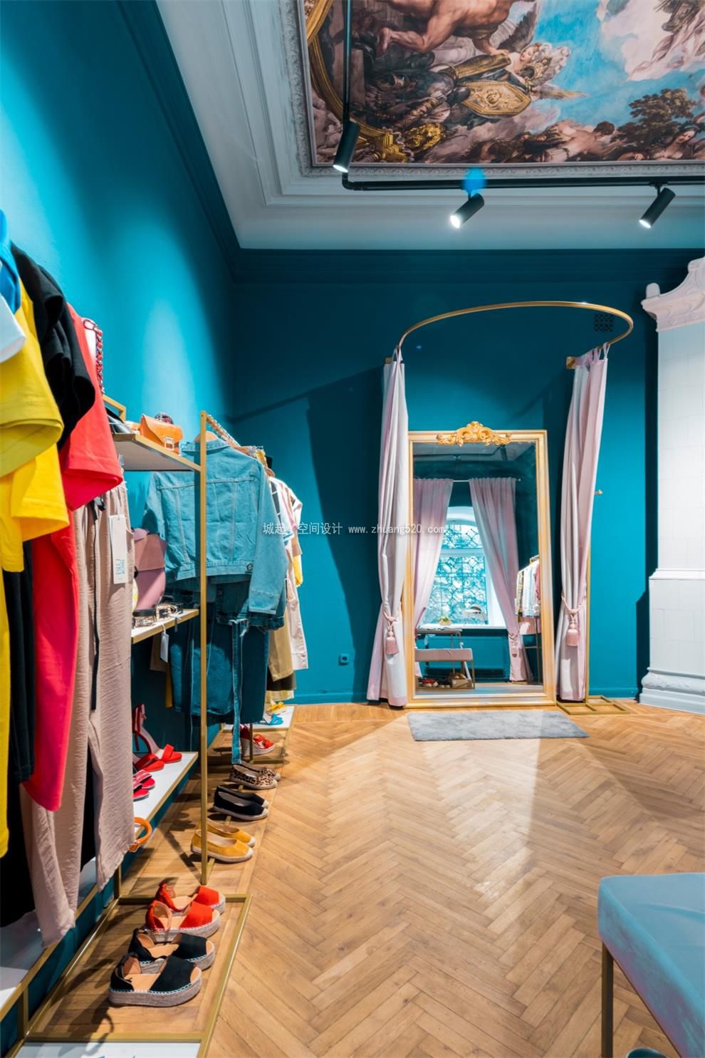 品牌折扣女裝店裝修風(fēng)格有哪些？