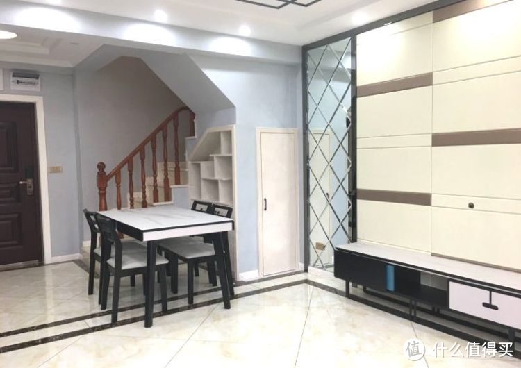 買不起別墅可以看看躍層，128㎡三室兩廳大躍層，堪稱空中別墅