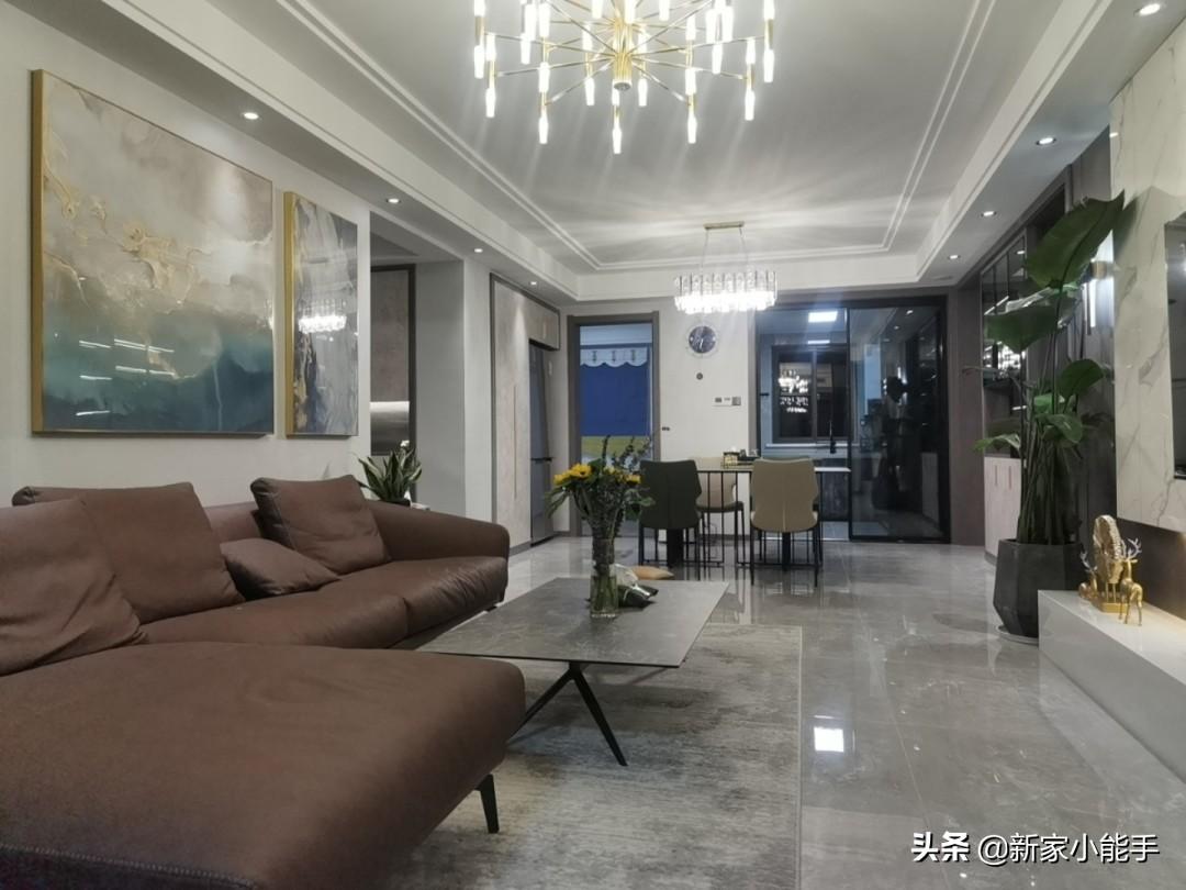 133平新房，裝修花了42萬，全屋輕奢又大氣，一家人幸福入住