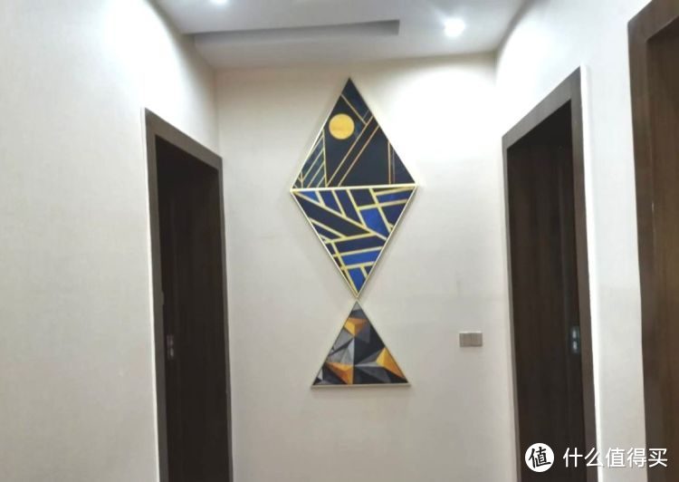 136㎡錯層大四房，優(yōu)雅的新中式裝修，衣柜里面裝廁所，誰見過？