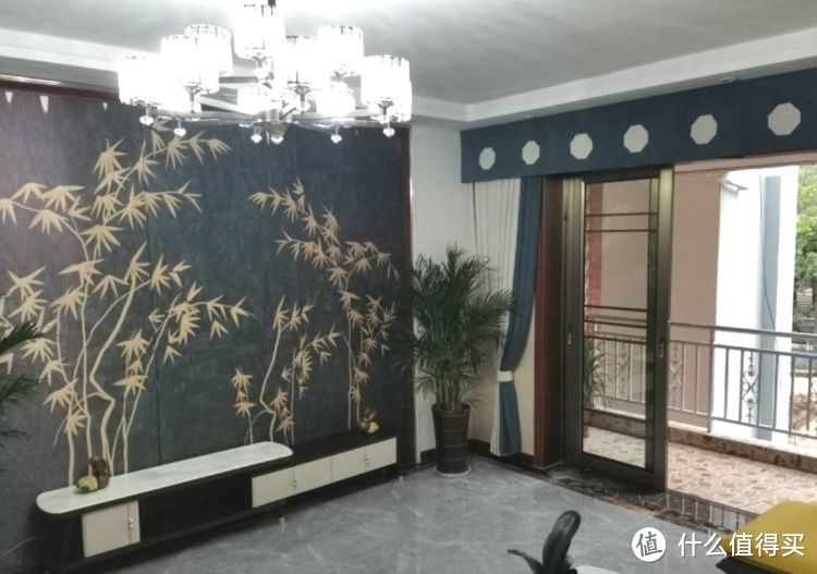 136㎡錯層大四房，優(yōu)雅的新中式裝修，衣柜里面裝廁所，誰見過？