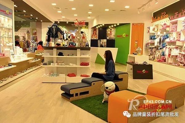 童裝店鋪裝修設(shè)計(jì)要點(diǎn)，怎樣裝修出特色店鋪！  品牌童裝尾貨一手貨源，幫你來(lái)裝修